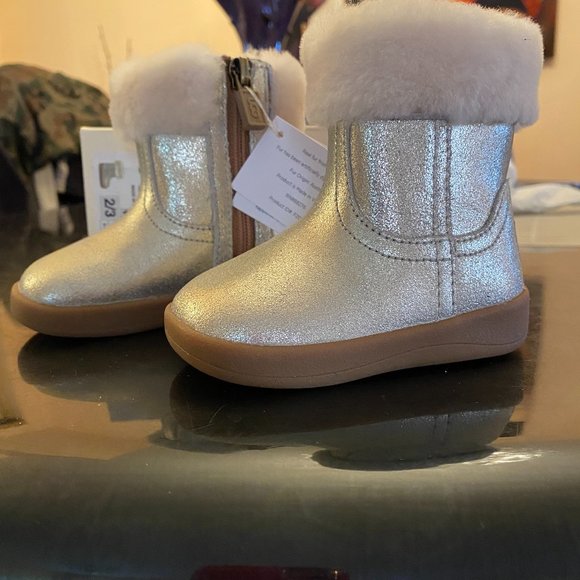 Baby UGG boots - Picture 1 of 8